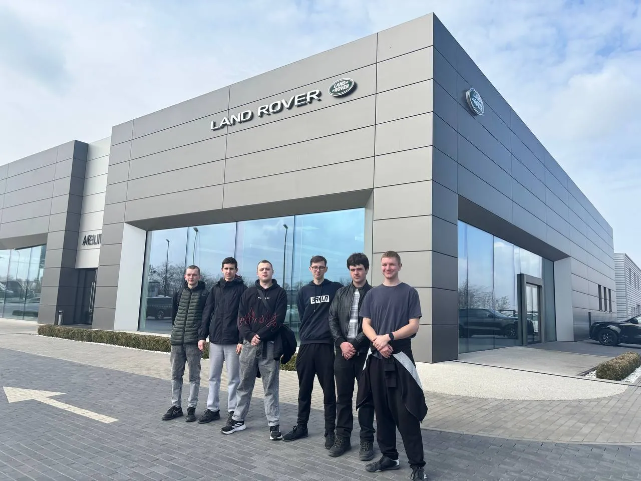 Виїзна навчальна екскурсія до офіційного дилера Land Rover (Ленд Ровер) у Дніпрі ТОВ 