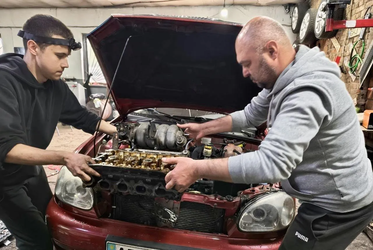 Операція на «серці» авто: демонтуємо головку блока циліндрів!