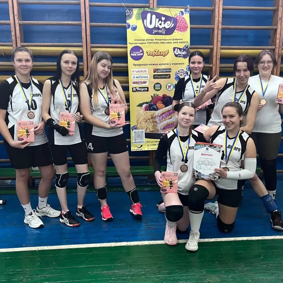 Вітаємо команду дівчат з волейболу з почесним ІІІ місцем